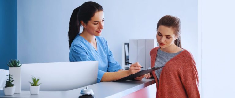 Rekrutacja pracownika rejestracji medycznej – jakich kompetencji wymagać? - publikacja w strefie wiedzy CCIGMED